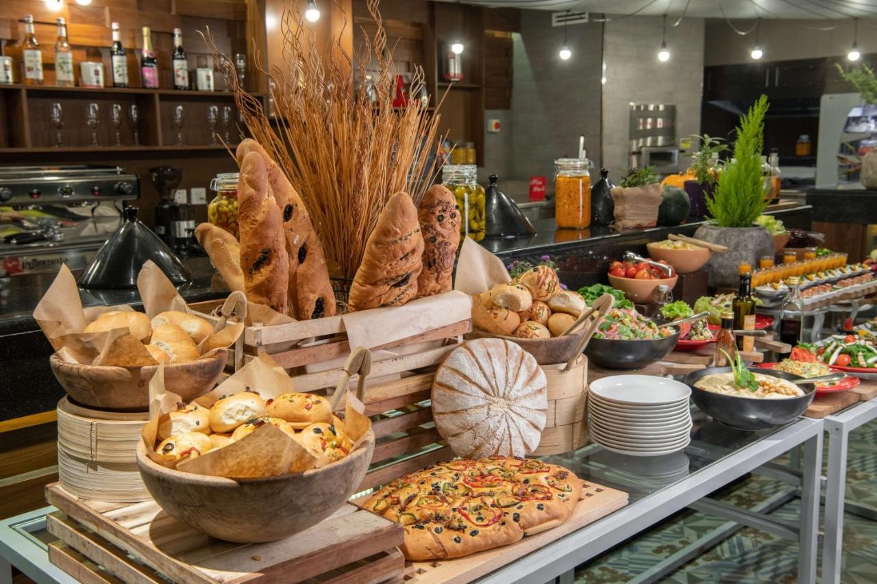 Radisson Hotel & Apartments Dammam Industrial City Екстер'єр фото