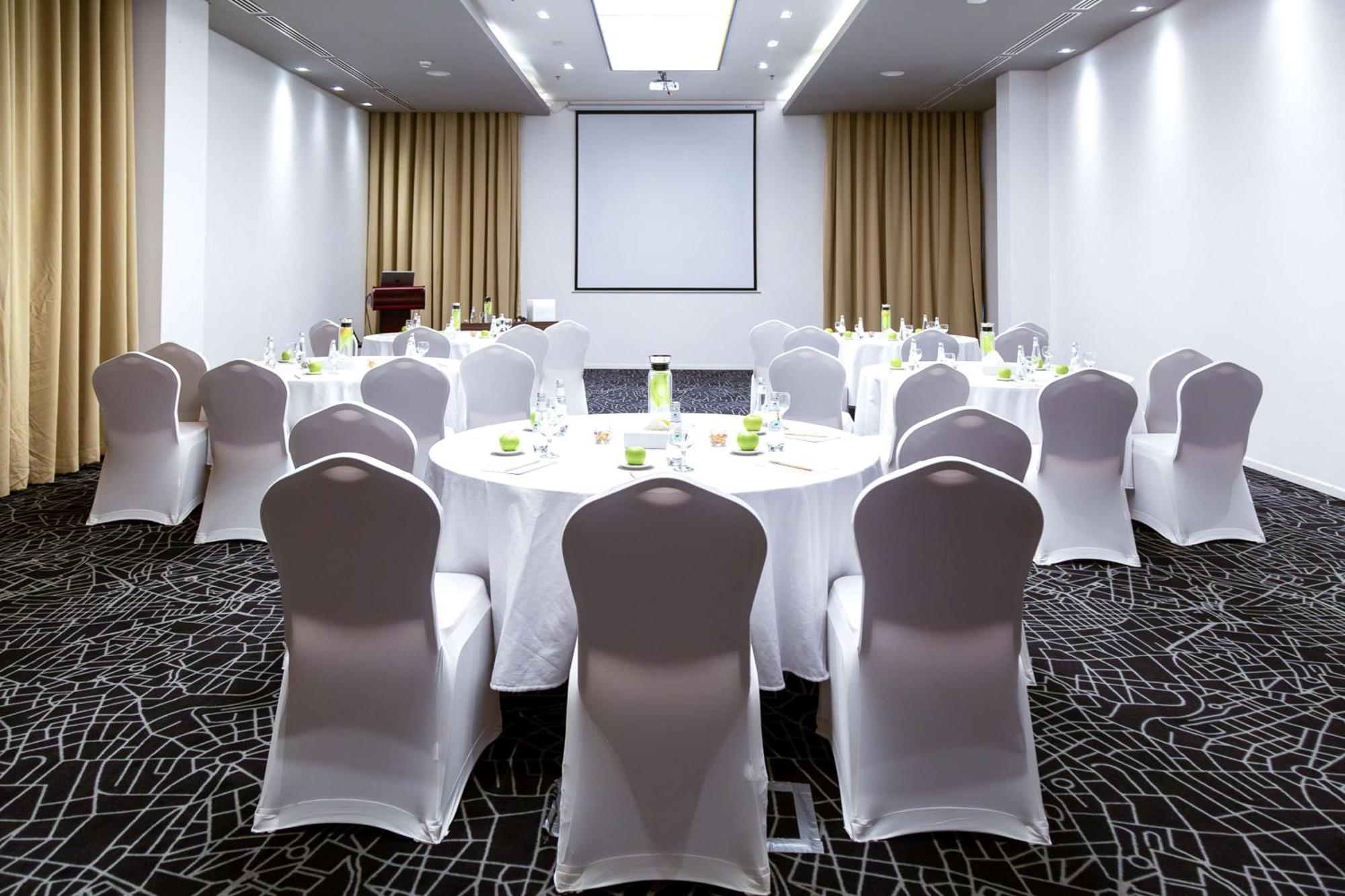 Radisson Hotel & Apartments Dammam Industrial City Екстер'єр фото