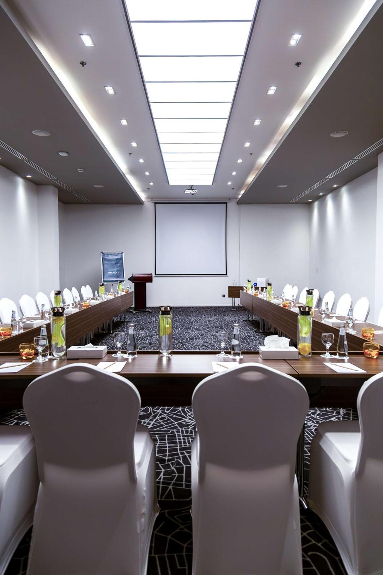 Radisson Hotel & Apartments Dammam Industrial City Екстер'єр фото