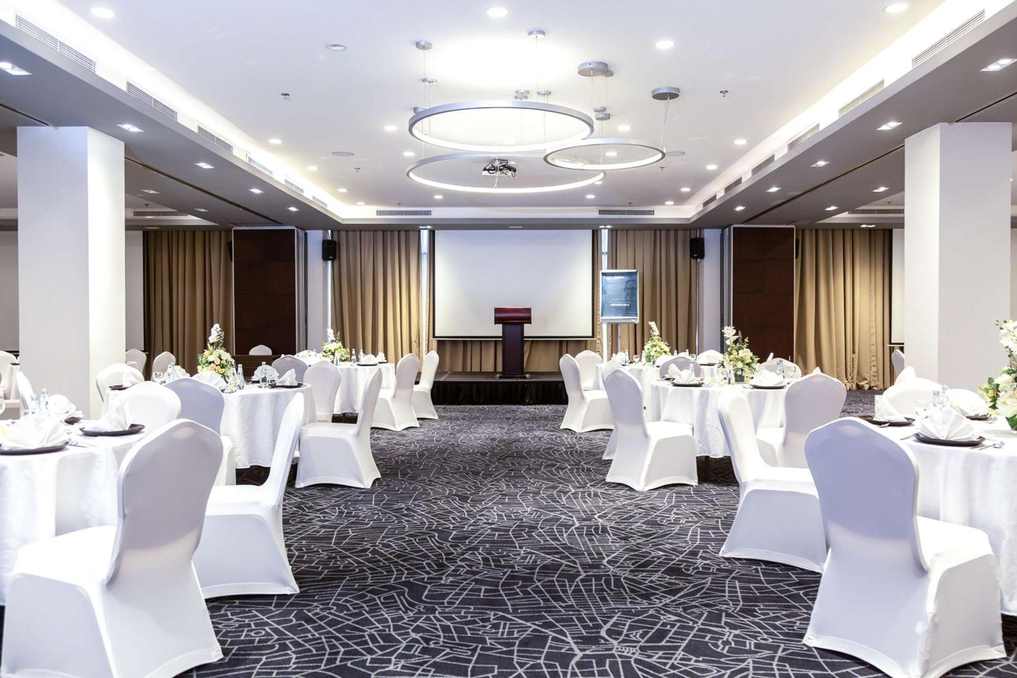 Radisson Hotel & Apartments Dammam Industrial City Екстер'єр фото