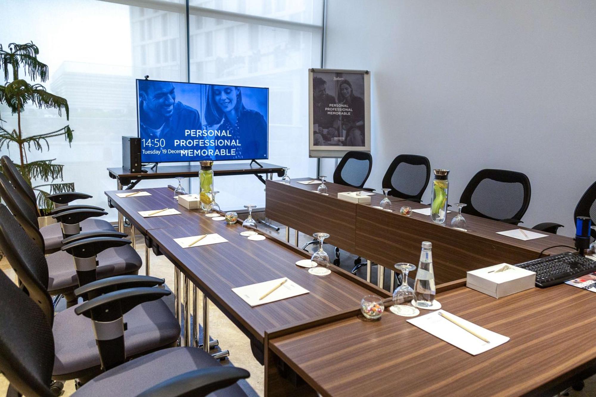 Radisson Hotel & Apartments Dammam Industrial City Екстер'єр фото