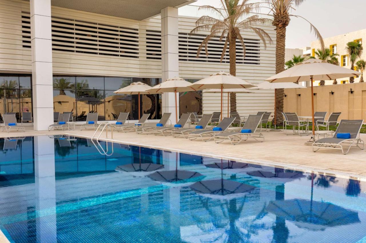 Radisson Hotel & Apartments Dammam Industrial City Екстер'єр фото